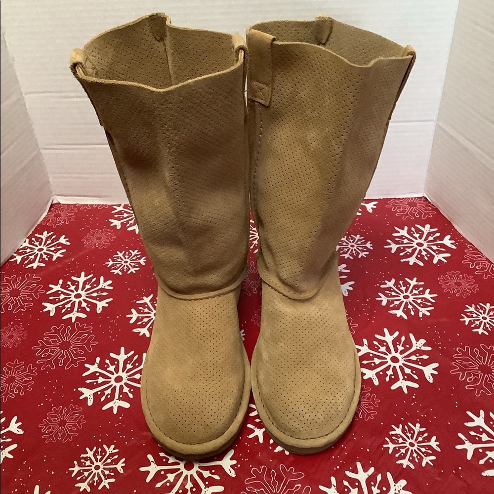 NWOT Ugg unlined Tawny boots size 6